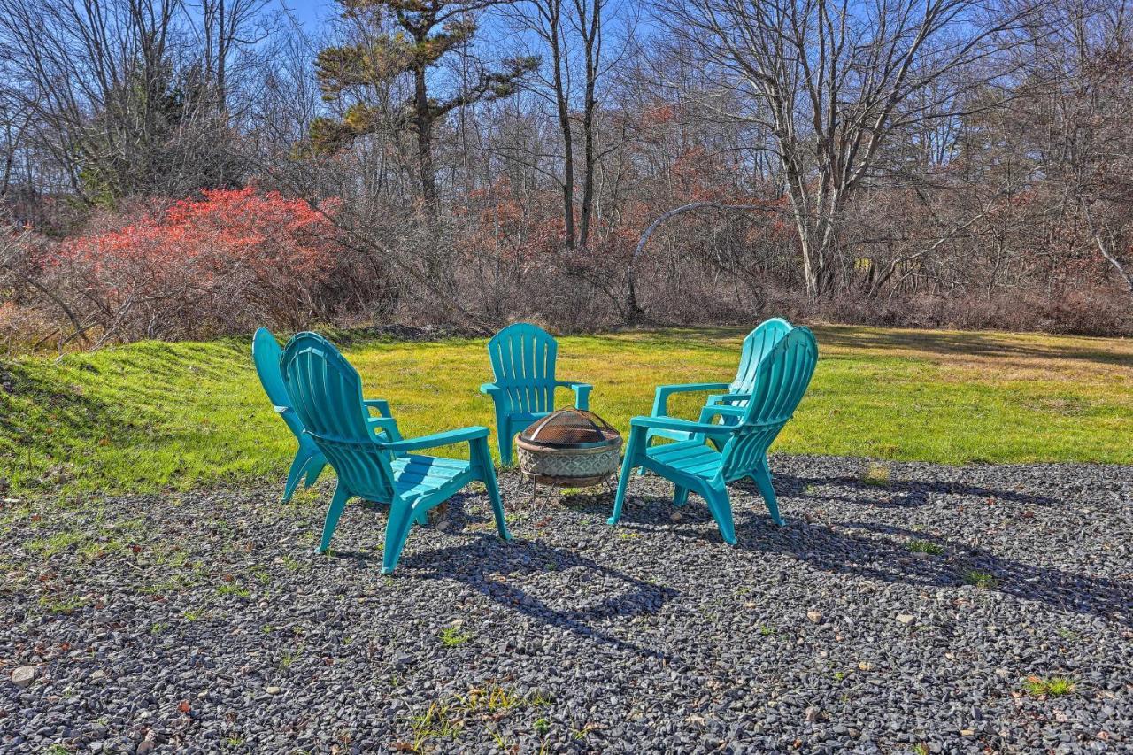 Peaceful Poconos Home With Lake And Pool Access! Long Pond Dış mekan fotoğraf