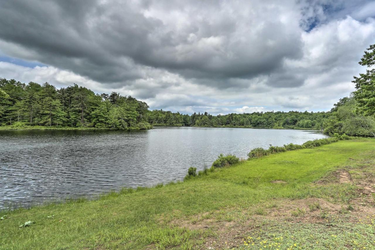 Peaceful Poconos Home With Lake And Pool Access! Long Pond Dış mekan fotoğraf